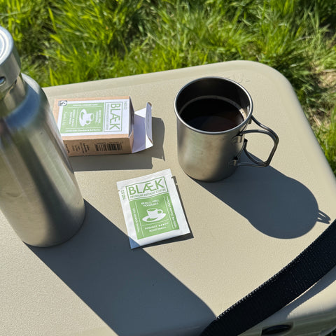 BLÆK Premium Instant Kaffee Starter-Set - Boxen + Decaf